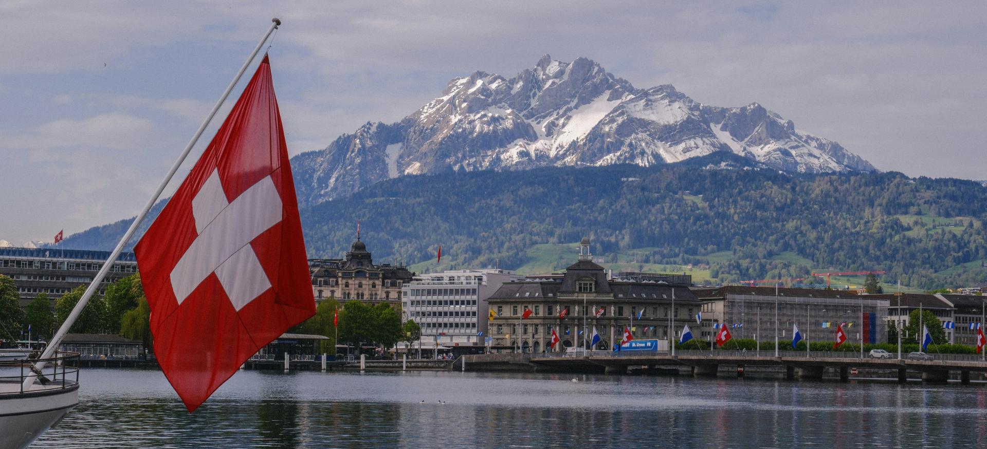 Beste Geldanlage Schweiz – Wie Sie in turbulenten Zeiten clever investieren - Titelbild