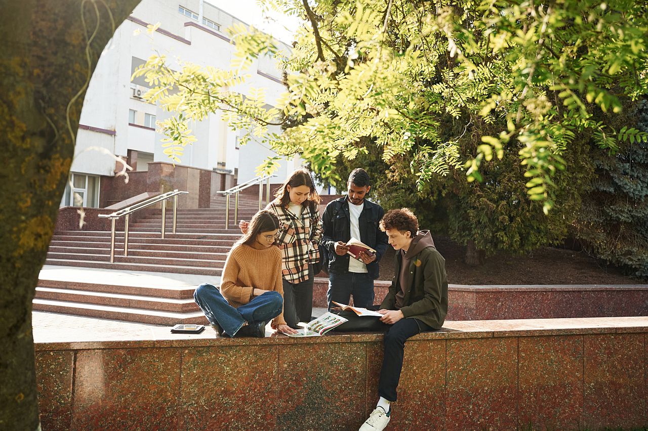 Studentenwohnheim als Investmentchance - Der Kampf um bezahlbare Unterkünfte - Titelbild