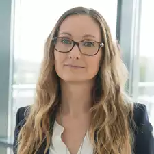 Joan Junghans - Serviceteam Versicherungen von Jung, DMS & Cie. AG