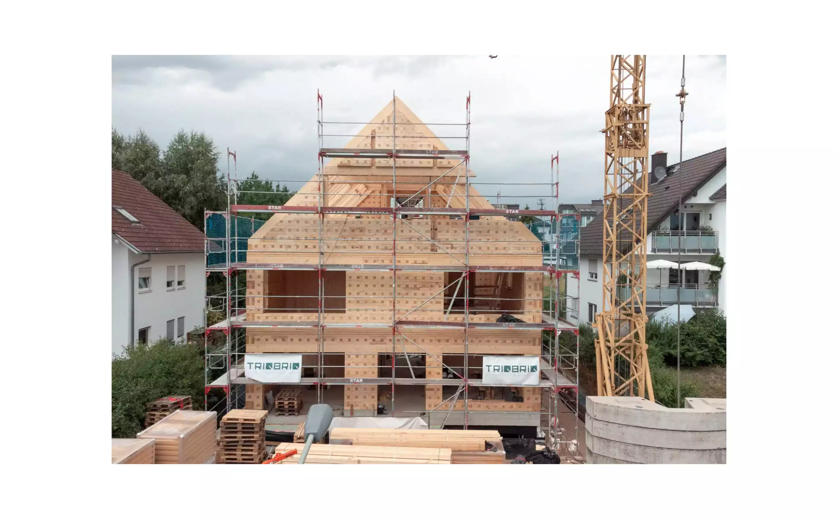 TRIQBRIQ AG - Mehrgeschossiger Rohbau in sechs Tagen