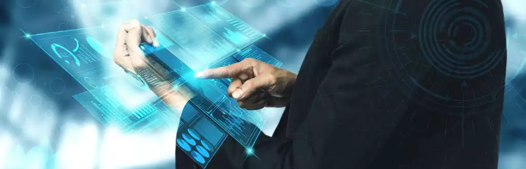 Die Integration neuer Technologien in bestehende IT-Systeme wird eine der großen Herausforderungen in der Versicherungswirtschaft bleiben.