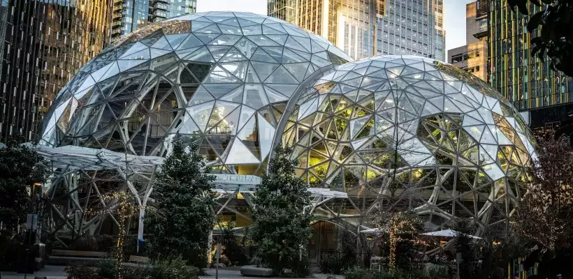 Die Amazon Spheres in Seatle bringen ein Stück Natur in einem abgeschlossenen System in die Stadt.