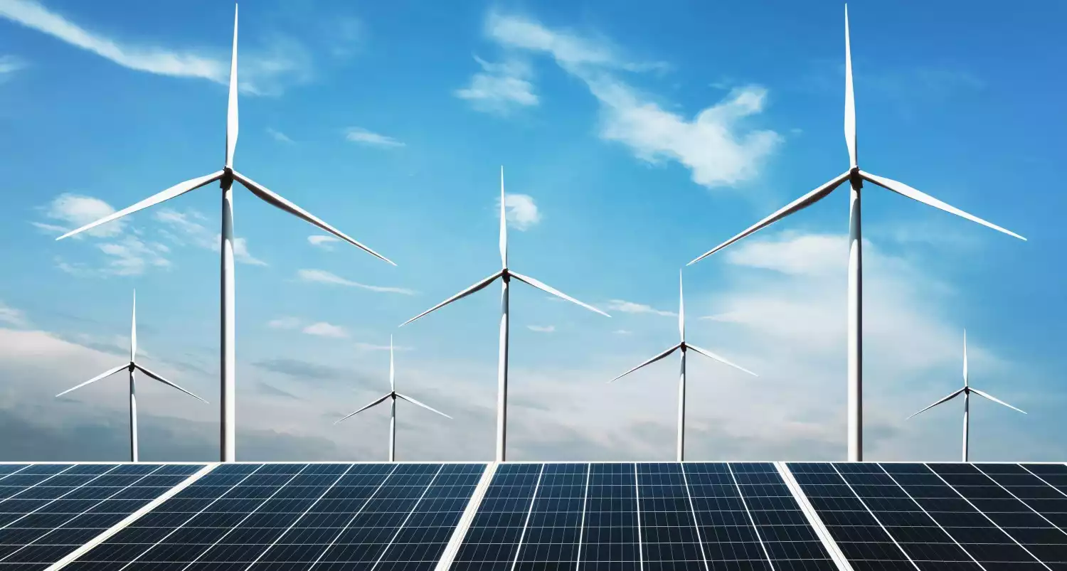 Viele nachhaltige Aktien und ETFs investieren in Solar- und Windkraftunternehmen, während einige nachhaltige Fonds direkt in Energieparks investieren 