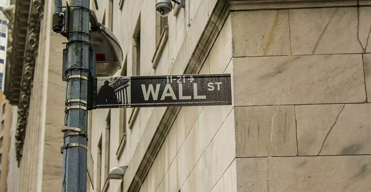 Beim Algorithmic Trading findet der Wertpapierhandel ausschließlich auf digitalen Marktplätzen statt. Die Geschwindigkeit, mit der die einzelnen Transaktionen abgewickelt werden, ist für den Menschen nicht mehr überschaubar. 