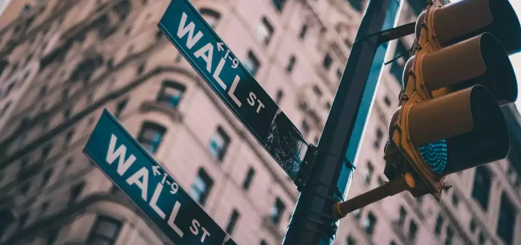 Die New York Stock Exchange ist eine der ältesten und größten Wertpapierbörsen. Hier haben zahlreiche historische Wertpapiere ihren Werdegang begonnen. 