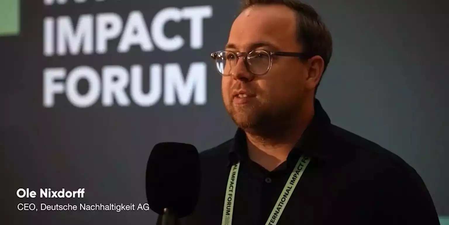 Ole Nixdorff, CEO der DN Deutsche Nachhaltigkeit AG, sieht in der internationalen Vernetzung eine Notwendigkeit, um die Standardisierung von Wirkungskriterien voranzutreiben.