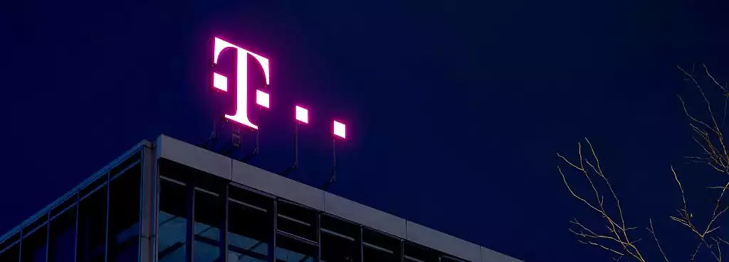 Die Deutsche Telekom brachte ihre Tochter T-Online als Spin-Off an die Börse. Allerdings entwickelten sich das Unternehmen nicht so wie erwartet. Deshalb wurde T-Online 2006 wieder in den Konzern eingegliedert. 
