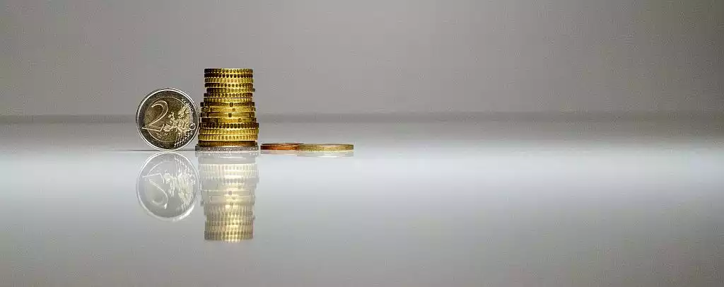Auch wenn No-Load-Fonds keine Ausgabeaufschläge verlangen, sollten Anleger auf die laufenden Kosten achten. In Einzelfällen können die Verwaltungskosten hoch ausfallen und schmälern damit die Rendite.