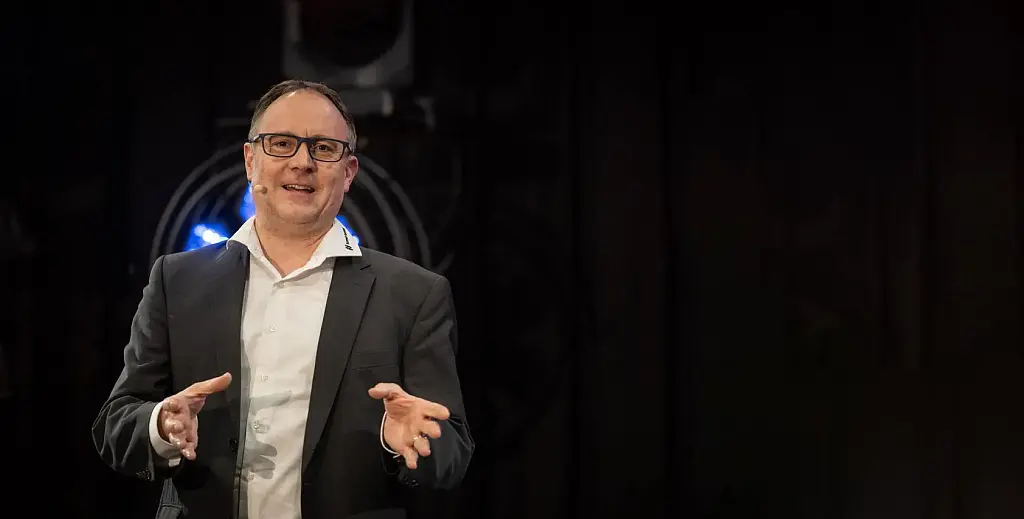 Thomas Feuerstein ist der kreative Kopf hinter Funnel-Tunnel und für seine Kunden immer auch persönlich ansprechbar. 