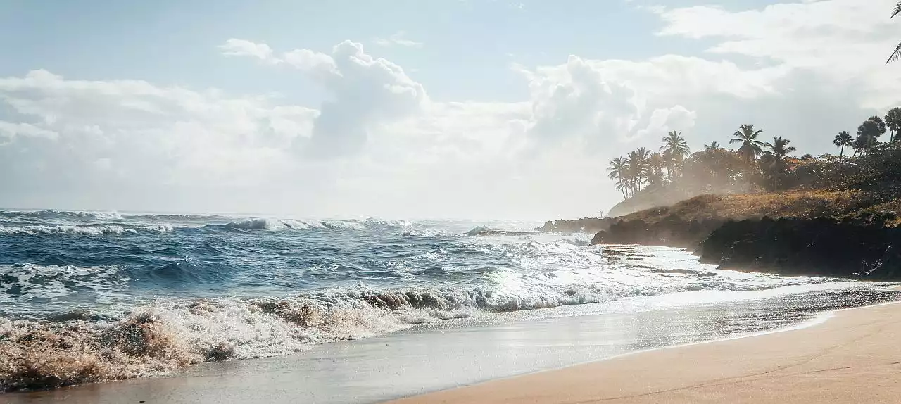 Cabarete verbindet seine Rolle als Wassersport-Hotspot mit einer nachhaltigen, hochwertigen Immobilienentwicklung, die durch Boutique-Projekte, Eco-Resorts und Villen ein internationales Publikum anzieht.