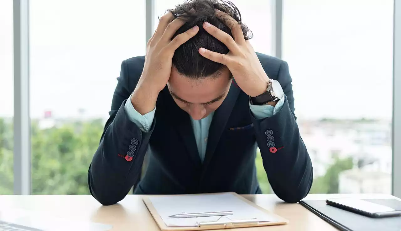 In der Praxis zeigt sich häufig, dass besonders kostspielige unternehmerische Fehler dann entstehen, wenn schwierige Situationen zu lange ausgesessen werden. Mentoring kann hier als Frühwarnsystem wirken, indem Probleme frühzeitig reflektiert und offen diskutiert werden.