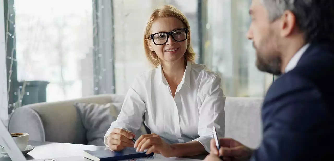 Erfolgreiches Mentoring basiert auf einer vertrauensvollen Zusammenarbeit auf Augenhöhe. Ehrlichkeit, Loyalität und Offenheit gelten dabei als wesentliche Voraussetzungen.